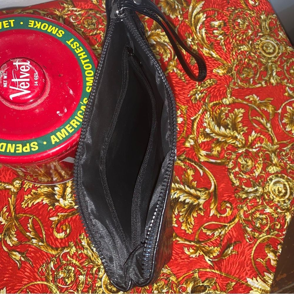 *NWT* Ed Hardy Black Embossed Skull and Heart Wristlet Clutch - Picture 5 of 8